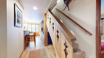 Sierra Megeve 7 Deluxe Remodeled Condo, Just A Short Walk To Canyon Lo
