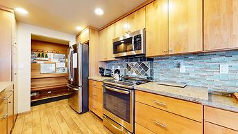 Sierra Megeve 7 Deluxe Remodeled Condo, Just A Short Walk To Canyon Lo