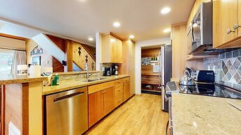 Sierra Megeve 7 Deluxe Remodeled Condo, Just A Short Walk To Canyon Lo
