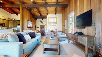 Mammoth West 140 Pet-Friendly Updated Condo, Just A Short Walk to Cany