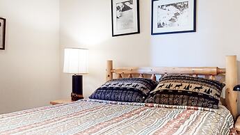 Mammoth West 140 Pet-Friendly Updated Condo, Just A Short Walk to Cany
