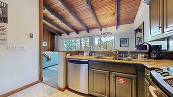 Mammoth West 140 Pet-Friendly Updated Condo, Just A Short Walk to Cany