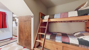 Mammoth West 140 Pet-Friendly Updated Condo, Just A Short Walk to Cany