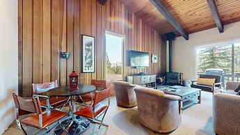 Mammoth West 140 Pet-Friendly Updated Condo, Just A Short Walk to Cany