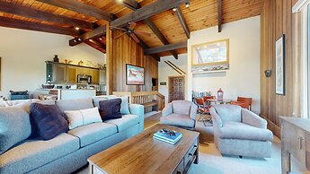 Mammoth West 140 Pet-Friendly Updated Condo, Just A Short Walk to Cany