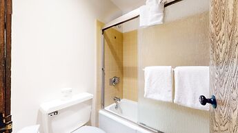 Mammoth West 140 Pet-Friendly Updated Condo, Just A Short Walk to Cany