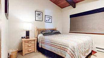 Mammoth West 140 Pet-Friendly Updated Condo, Just A Short Walk to Cany