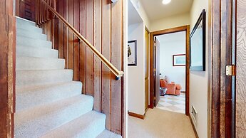 Mammoth West 140 Pet-Friendly Updated Condo, Just A Short Walk to Cany