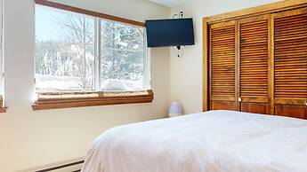 Mammoth West 140 Pet-Friendly Updated Condo, Just A Short Walk to Cany