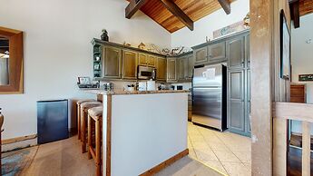 Mammoth West 140 Pet-Friendly Updated Condo, Just A Short Walk to Cany