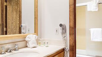 Mammoth West 140 Pet-Friendly Updated Condo, Just A Short Walk to Cany