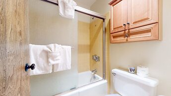 Mammoth West 140 Pet-Friendly Updated Condo, Just A Short Walk to Cany