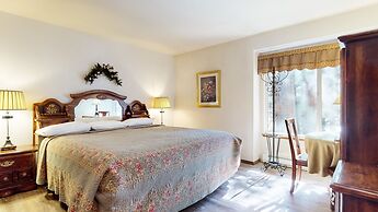 Horizons 4 188 Cozy Condo with Great Complex Amenities, On the Shuttle