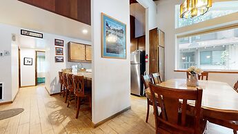 Horizons 4 188 Cozy Condo with Great Complex Amenities, On the Shuttle