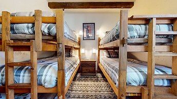 Chateau de Montagne 17 Spacious Family Townhome with Great Complex Ame