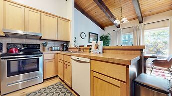 Chateau de Montagne 17 Spacious Family Townhome with Great Complex Ame