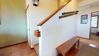 Eagle Run 212 Ski-in Ski-Out Luxury Mountain Cabin with Private Washer