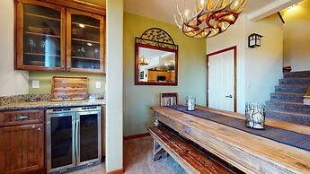 Eagle Run 212 Ski-in Ski-Out Luxury Mountain Cabin with Private Washer