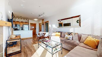 Sunstone 109 Remodeled Condo Great Complex Amenities with Ski-In Ski-O