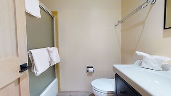 Val Disere 35 Spacious Condo, Balcony With BBQ , Walk To The Village b