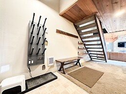 Val Disere 35 Spacious Condo, Balcony With BBQ , Walk To The Village b