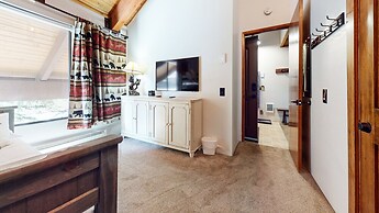 Val Disere 35 Spacious Condo, Balcony With BBQ , Walk To The Village b