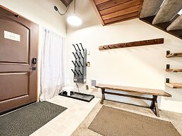 Val Disere 35 Spacious Condo, Balcony With BBQ , Walk To The Village b