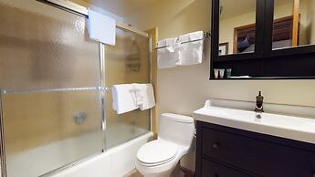 Val Disere 35 Spacious Condo, Balcony With BBQ , Walk To The Village b