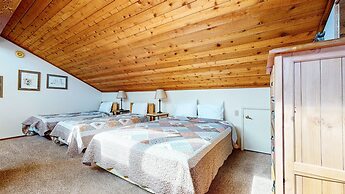 Snowflower 49 Spacious Corner Unit, Private Washer Dryer by RedAwning