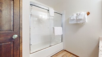 Snowflower 49 Spacious Corner Unit, Private Washer Dryer by RedAwning