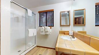 Snowflower 49 Spacious Corner Unit, Private Washer Dryer by RedAwning