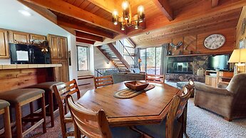 Snowflower 49 Spacious Corner Unit, Private Washer Dryer by RedAwning