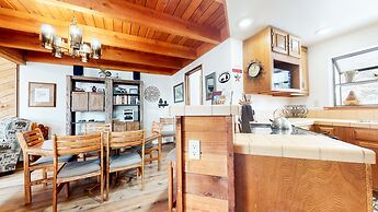 Snowflower 49 Spacious Corner Unit, Private Washer Dryer by RedAwning