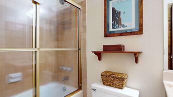 Snowflower 49 Spacious Corner Unit, Private Washer Dryer by RedAwning