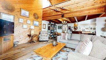 Snowflower 49 Spacious Corner Unit, Private Washer Dryer by RedAwning