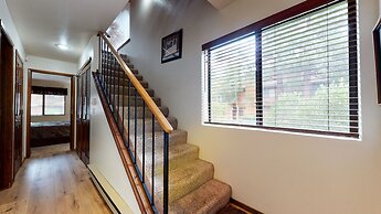 Snowflower 49 Spacious Corner Unit, Private Washer Dryer by RedAwning