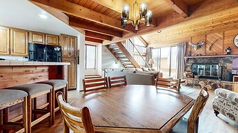 Snowflower 49 Spacious Corner Unit, Private Washer Dryer by RedAwning