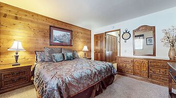 Snowflower 49 Spacious Corner Unit, Private Washer Dryer by RedAwning