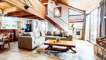 Snowflower 49 Spacious Corner Unit, Private Washer Dryer by RedAwning