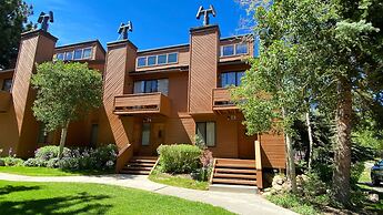 Snowflower 74 Spacious Condo with Great Complex Amenities, On The Shut