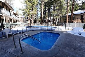 St. Moritz 12 Bright and cozy Mountain Cabin, Centrally Located by Red