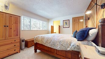 Sierra Manors 75 Cozy and Comfy Condo, On the Shuttle Route by RedAwni