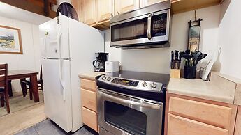 Sierra Manors 75 Cozy and Comfy Condo, On the Shuttle Route by RedAwni