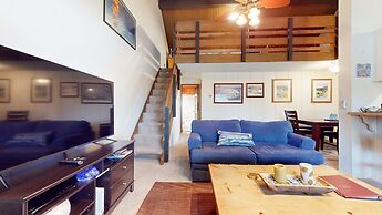 Sierra Manors 75 Cozy and Comfy Condo, On the Shuttle Route by RedAwni