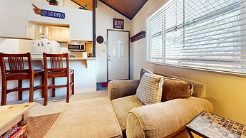 Sierra Manors 75 Cozy and Comfy Condo, On the Shuttle Route by RedAwni