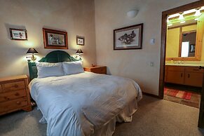 Mammoth West 143 Quiet Condo With Amazing Mountain Views and A Short W