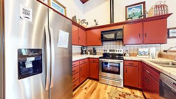 Mammoth West 143 Quiet Condo With Amazing Mountain Views and A Short W