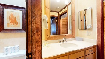 Mammoth West 143 Quiet Condo With Amazing Mountain Views and A Short W