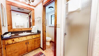 Mammoth West 143 Quiet Condo With Amazing Mountain Views and A Short W