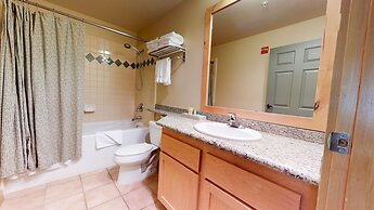 Sunstone 106 Comfortable Apartment with Great Complex Amenities close 